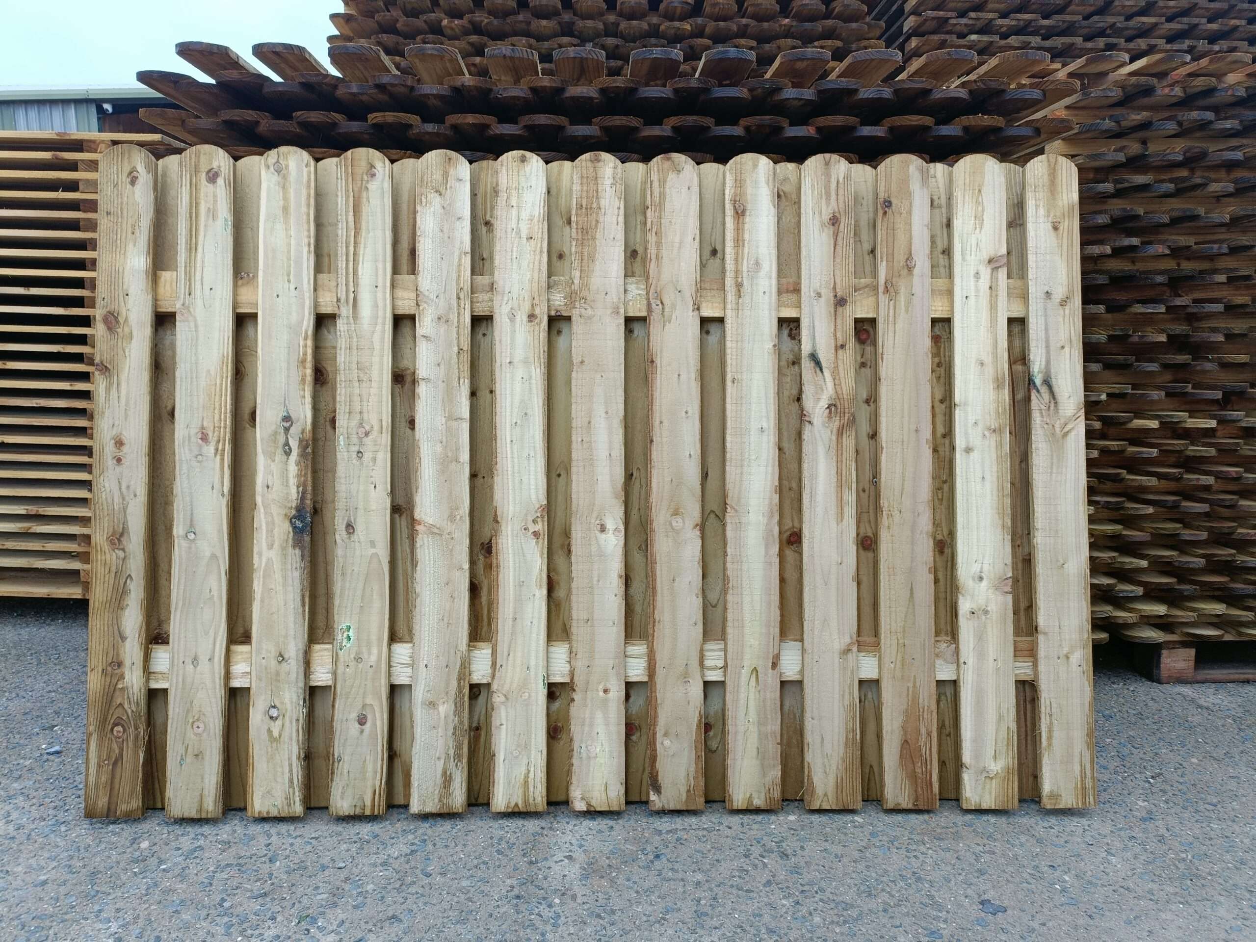 Hit and miss fence panel